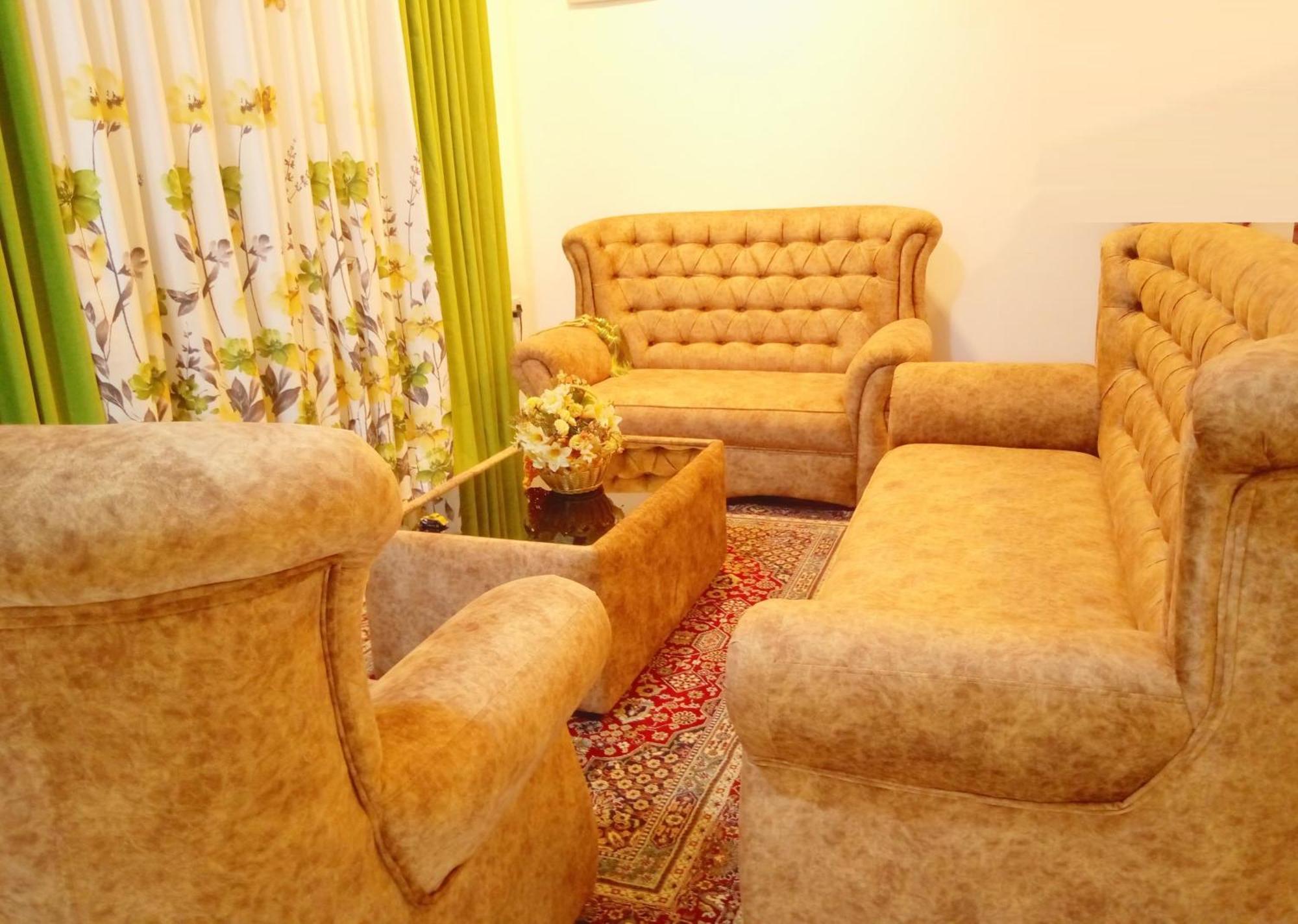 Alexandra Home For Foreign Tourists Only Гампола Экстерьер фото