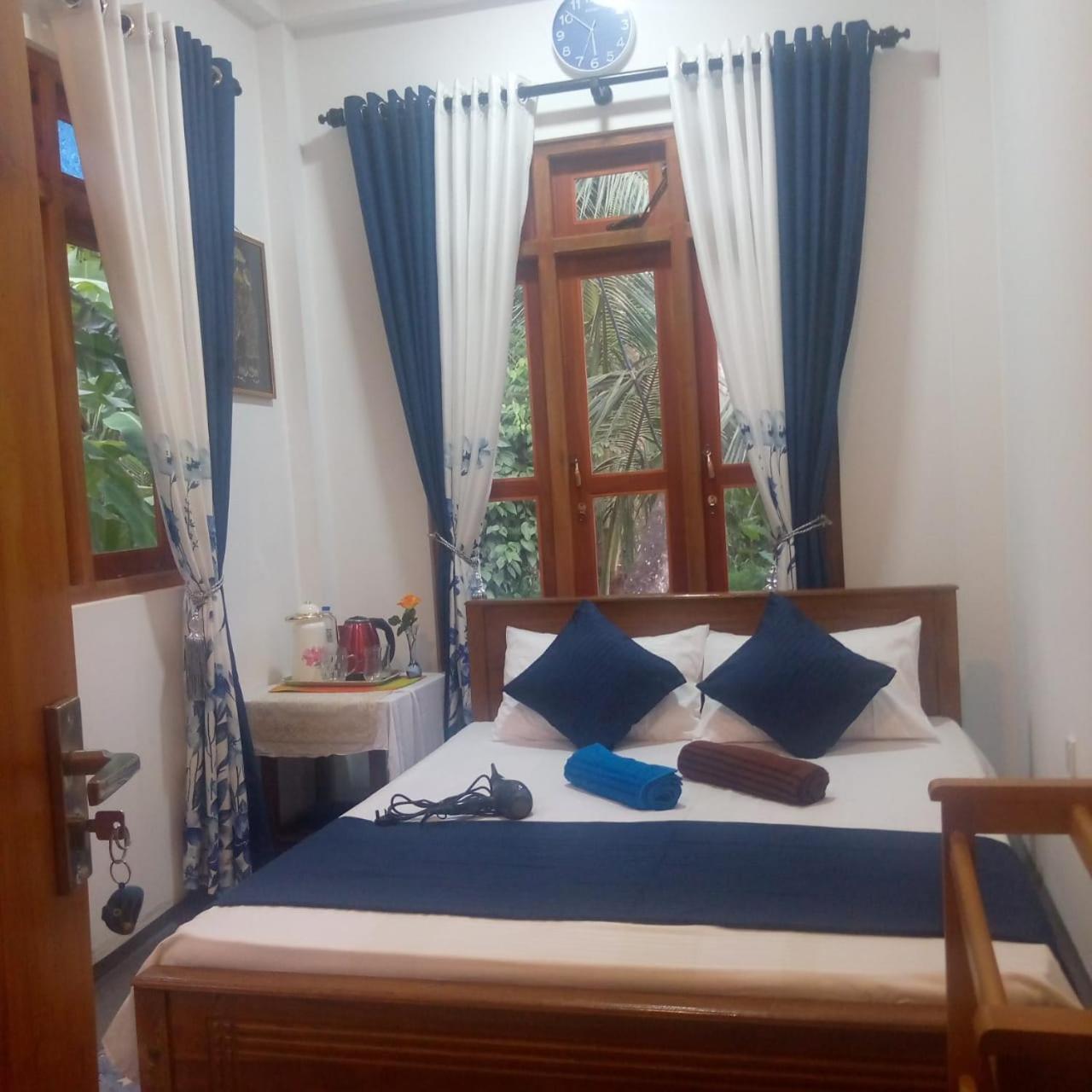 Alexandra Home For Foreign Tourists Only Гампола Экстерьер фото